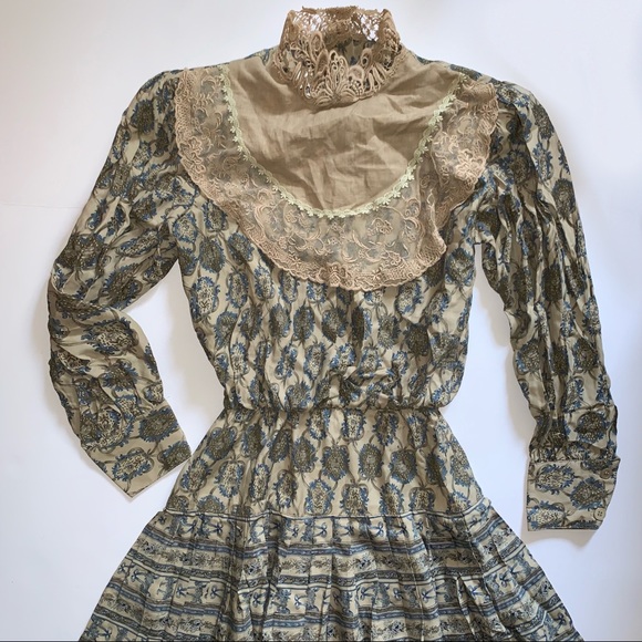 v i n t a g e :: Edwardian Prairie Regency Granny Core Lace Bib Pleated Dress - Picture 4 of 13